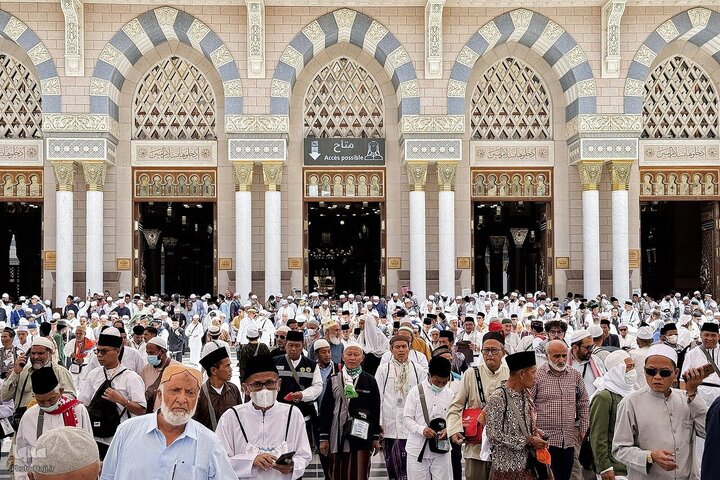 Informe fotográfico | Peregrinos visitan la Mezquita del Profeta Muhammad (la paz sea con él) antes del Hayy 2025