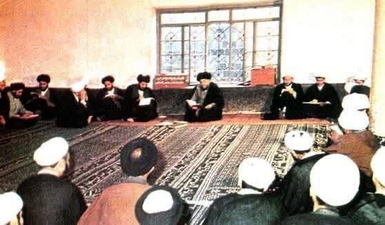 عکس | تصویری نادر از جلسه درس شهید صدر با حضور حجت‌الاسلام سید علی خراسانی