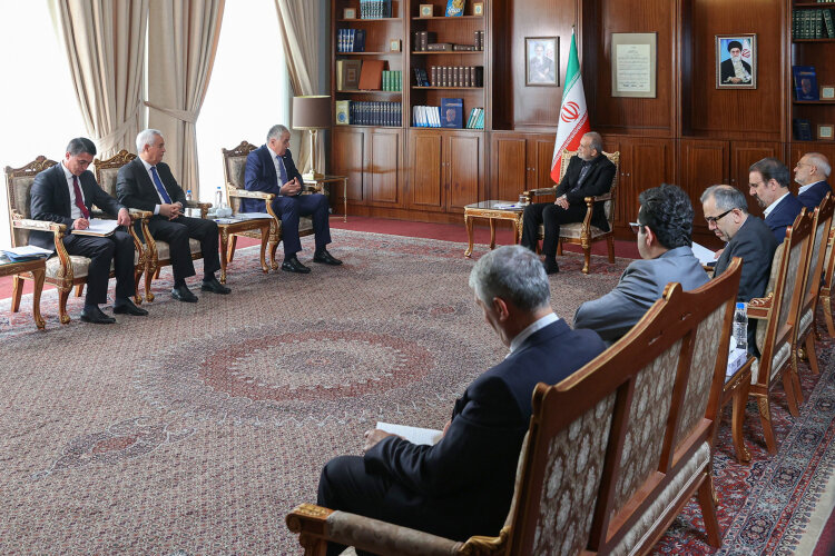 Pezeshkian, Tajik FM discuss strengthening bilateral cooperation