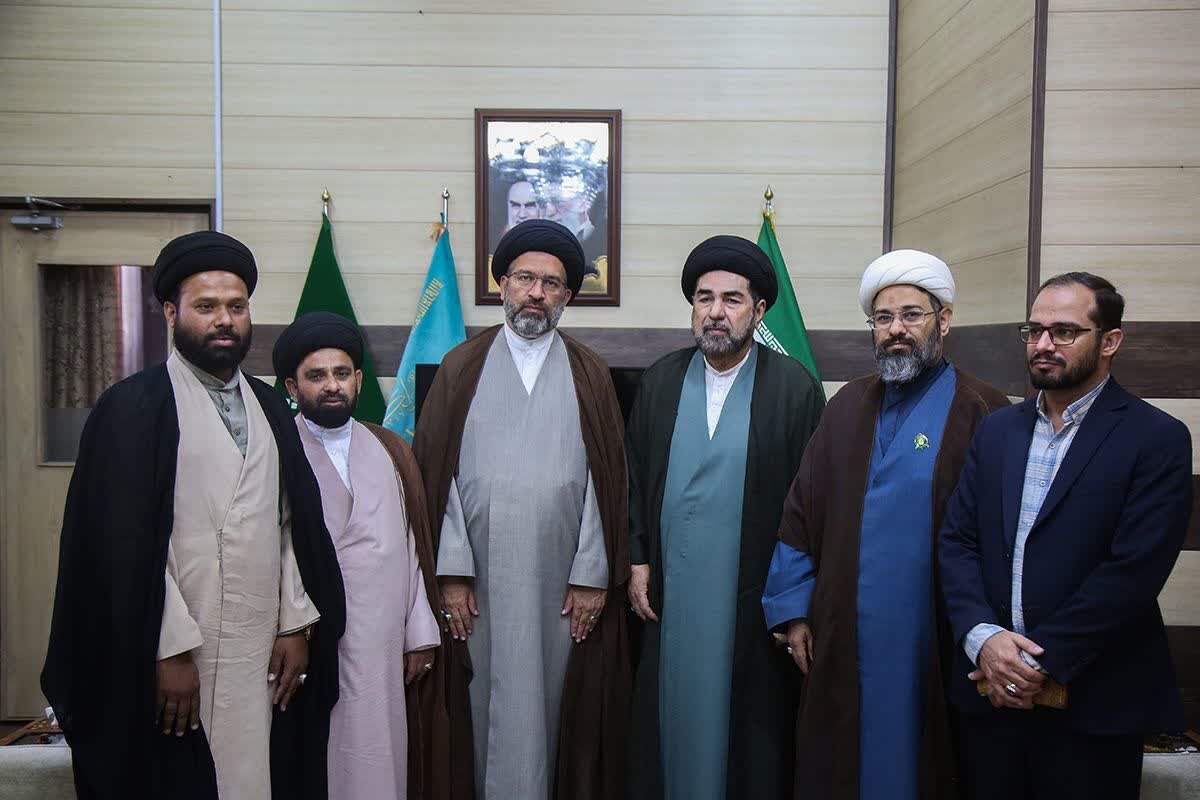 Maulana Kalbe Jawad meets CD of Holy Shrine of Lady Fatima Masuma + Photos