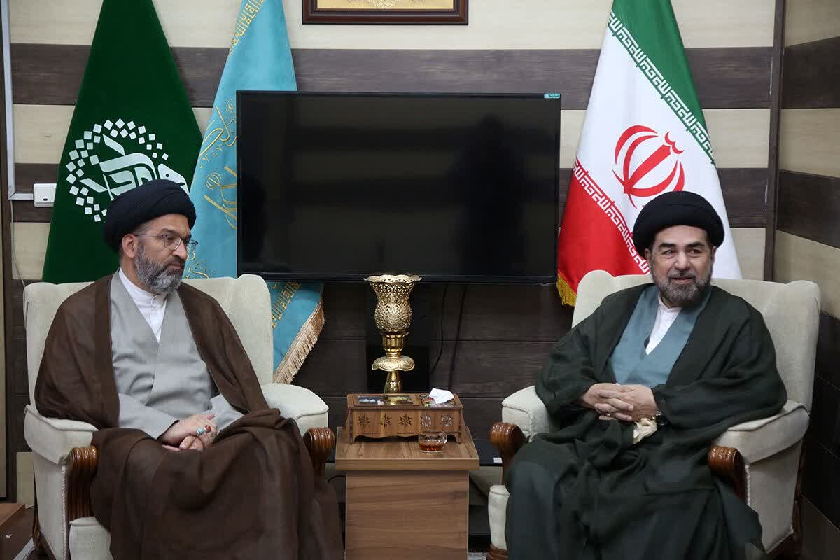 Maulana Kalbe Jawad meets CD of Holy Shrine of Lady Fatima Masuma + Photos