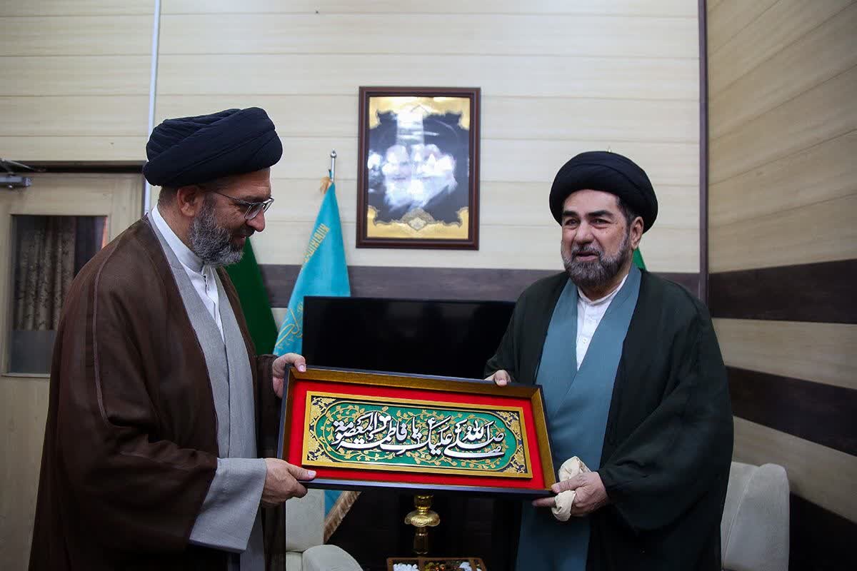 Maulana Kalbe Jawad meets CD of Holy Shrine of Lady Fatima Masuma + Photos