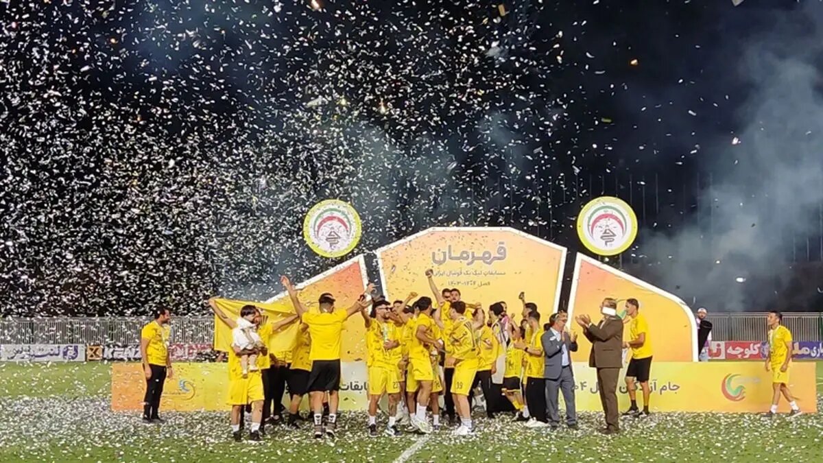 تبریک نماینده طلاب و فضلای شیراز در پی صعود تیم فجر به لیگ برتر