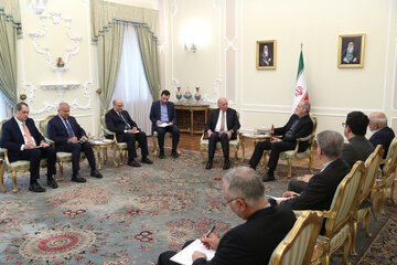 دکتر پزشکیان: برای رشد و پیشرفت ملت‌مان از کسی دستور یا اجازه نمی‌گیریم