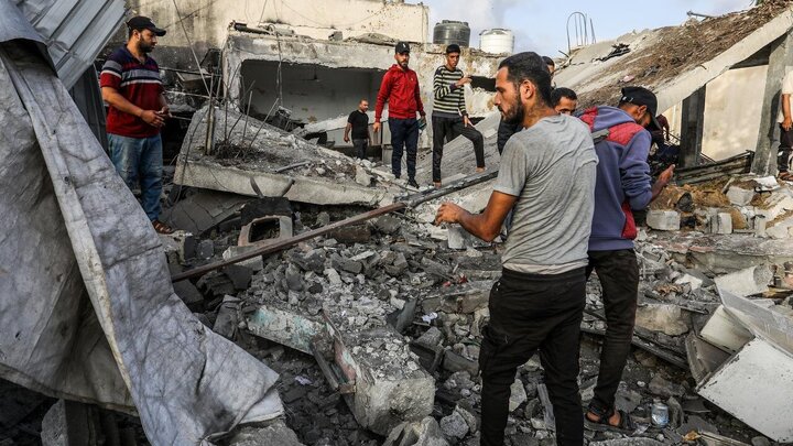 تقرير مصور| هجوم عسكري صهيوني على مستشفى ناصر في خان يونس