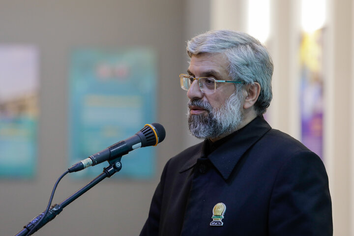 اهدای کاپ قهرمانی تیم ملی والیبال به موزه حرم مطهر رضوی