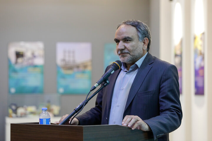 اهدای کاپ قهرمانی تیم ملی والیبال به موزه حرم مطهر رضوی