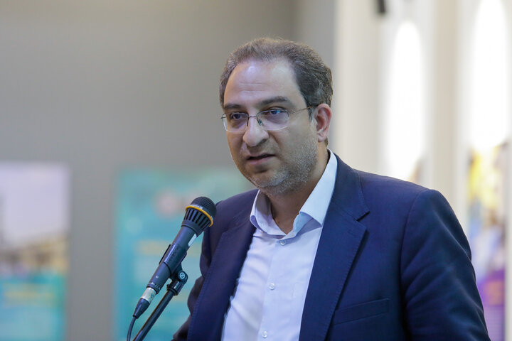 اهدای کاپ قهرمانی تیم ملی والیبال به موزه حرم مطهر رضوی