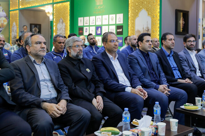 اهدای کاپ قهرمانی تیم ملی والیبال به موزه حرم مطهر رضوی