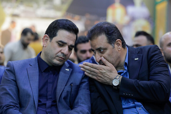 اهدای کاپ قهرمانی تیم ملی والیبال به موزه حرم مطهر رضوی