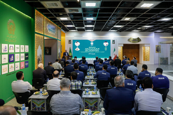 اهدای کاپ قهرمانی تیم ملی والیبال به موزه حرم مطهر رضوی