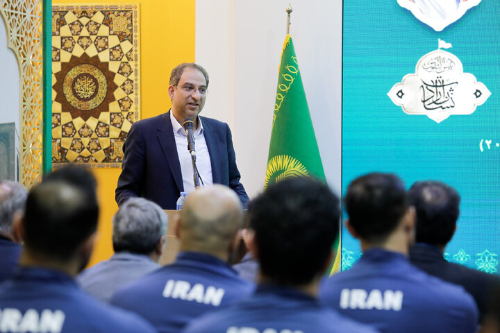 اهدای کاپ قهرمانی تیم ملی والیبال به موزه حرم مطهر رضوی