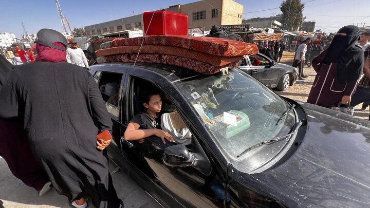 Photos: Palestinians migrate from Khan Yunis after threats from Zionist regime