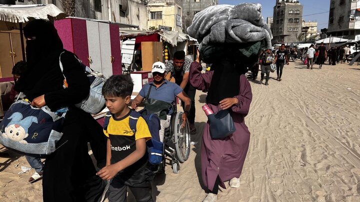 Photos: Palestinians migrate from Khan Yunis after threats from Zionist regime