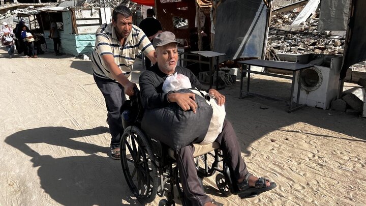 Photos: Palestinians migrate from Khan Yunis after threats from Zionist regime