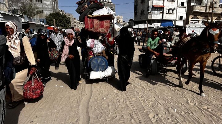 Photos: Palestinians migrate from Khan Yunis after threats from Zionist regime