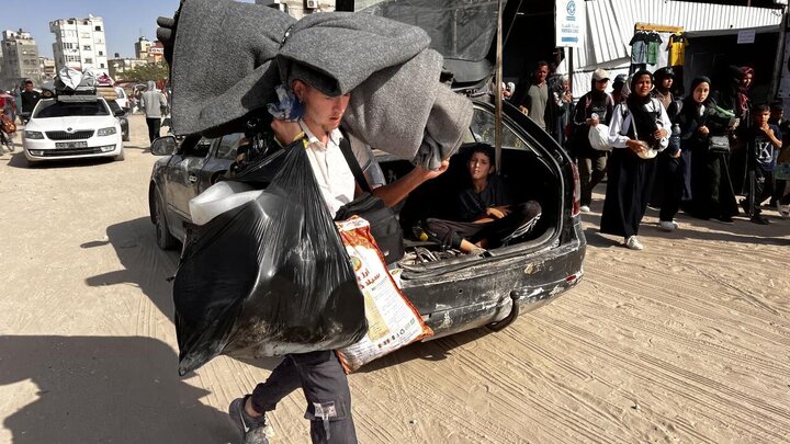 Photos: Palestinians migrate from Khan Yunis after threats from Zionist regime