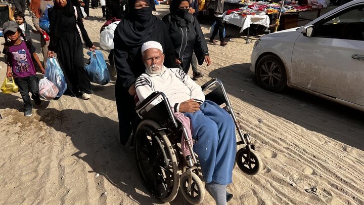 Photos: Palestinians migrate from Khan Yunis after threats from Zionist regime