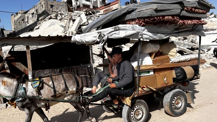 Photos: Palestinians migrate from Khan Yunis after threats from Zionist regime