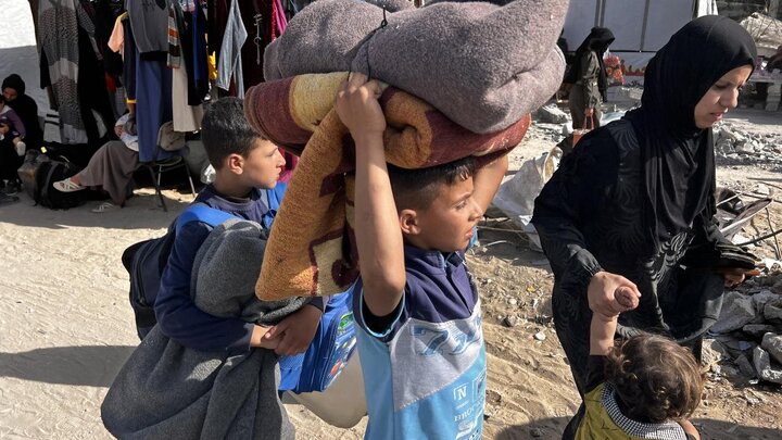 Photos: Palestinians migrate from Khan Yunis after threats from Zionist regime