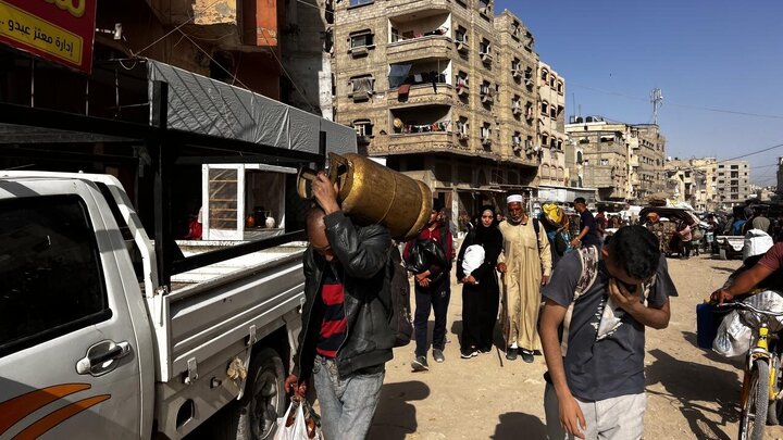 Photos: Palestinians migrate from Khan Yunis after threats from Zionist regime