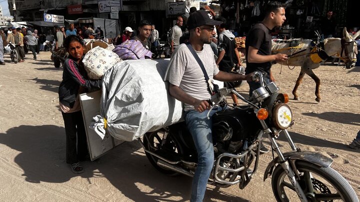 Photos: Palestinians migrate from Khan Yunis after threats from Zionist regime