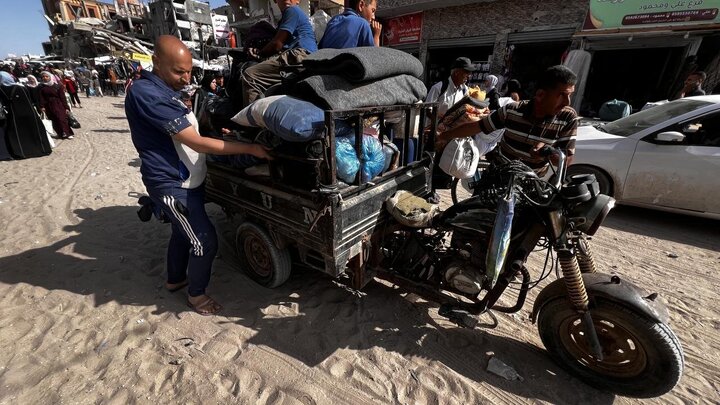 Photos: Palestinians migrate from Khan Yunis after threats from Zionist regime