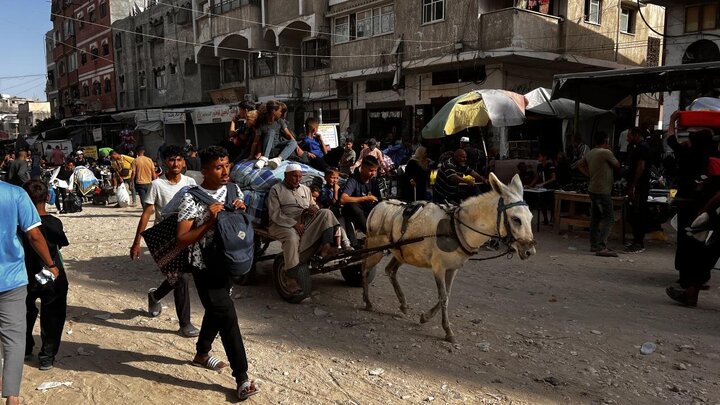 Photos: Palestinians migrate from Khan Yunis after threats from Zionist regime