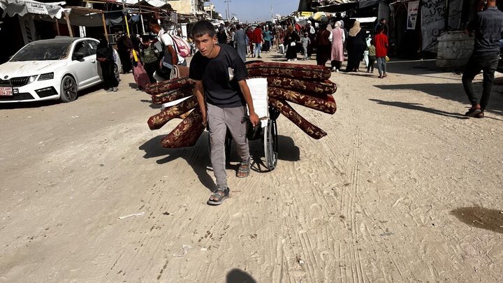 Photos: Palestinians migrate from Khan Yunis after threats from Zionist regime