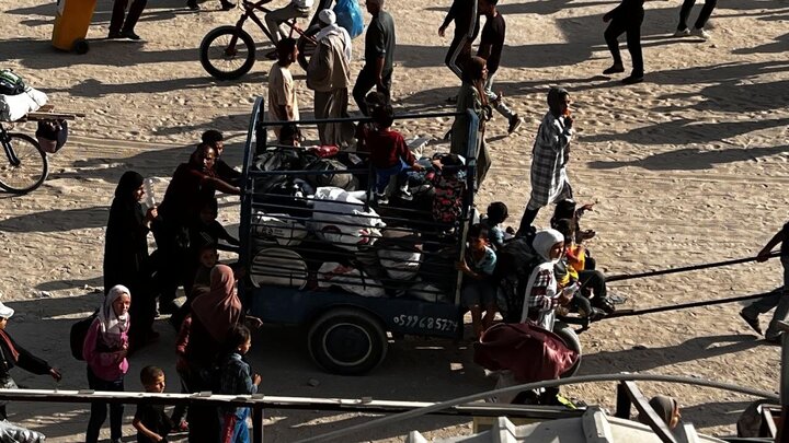 Photos: Palestinians migrate from Khan Yunis after threats from Zionist regime