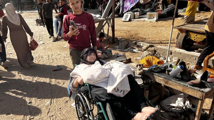 Photos: Palestinians migrate from Khan Yunis after threats from Zionist regime