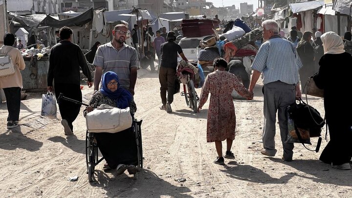 Photos: Palestinians migrate from Khan Yunis after threats from Zionist regime