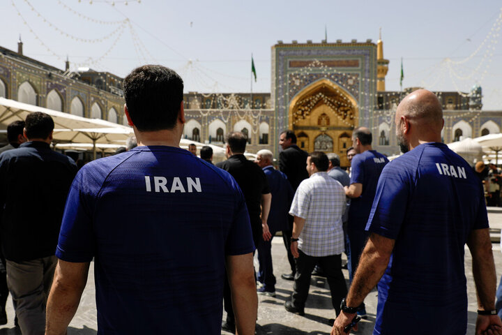 Photos: Iranian volleyball players visit Imam Reza holy shrine