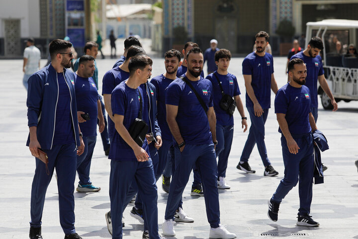 Photos: Iranian volleyball players visit Imam Reza holy shrine