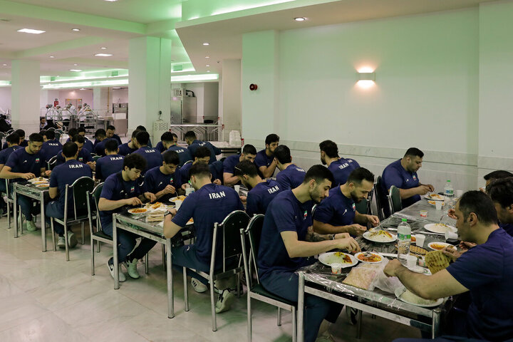 Photos: Iranian volleyball players visit Imam Reza holy shrine