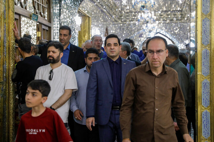 Photos: Iranian volleyball players visit Imam Reza holy shrine