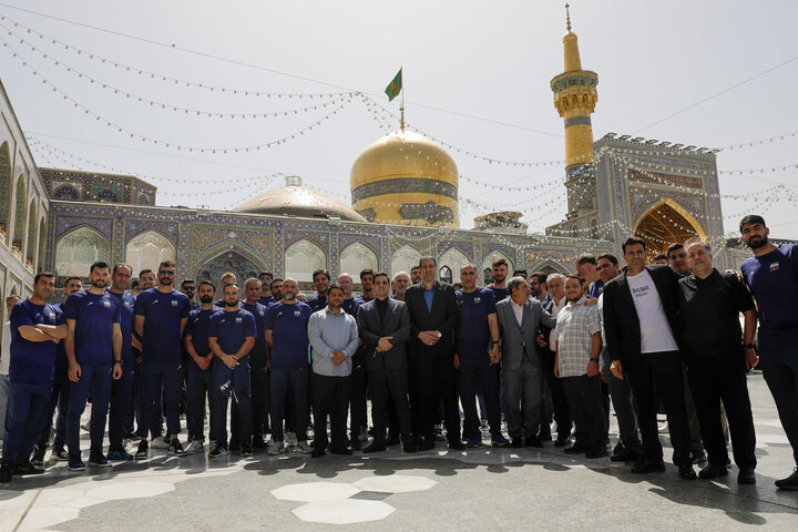 Photos: Iranian volleyball players visit Imam Reza holy shrine