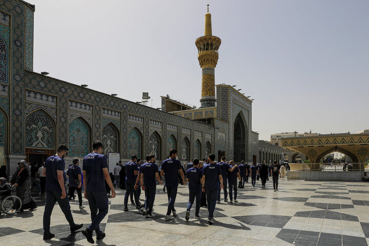 Photos: Iranian volleyball players visit Imam Reza holy shrine