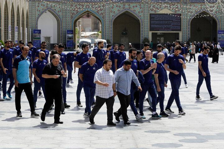 Photos: Iranian volleyball players visit Imam Reza holy shrine