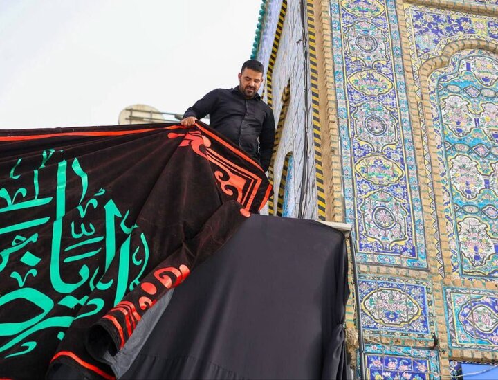 العتبة الكاظمية المقدسة تتوشح بالسواد بمناسبة ذكرى استشهاد الإمام الجواد (ع)
