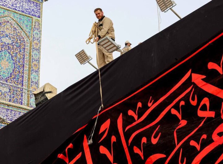 العتبة الكاظمية المقدسة تتوشح بالسواد بمناسبة ذكرى استشهاد الإمام الجواد (ع)
