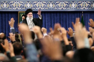 •	Rêberê Bilindtirîn a Şoreşê:Divê Amerîkî tiştên bêwate neaxivin; Îran ji bo dewlemendkirina uranyûmê li benda destûra kesî namîne