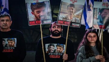 مقبوضہ فلسطین: ہمارے بچوں کی تصویریں استعمال نہ کرو، انہیں واپس لاؤ‘، حماس کے ہاں قیدی صہیونیوں کے والدین کا مطالبہ