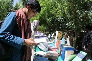 نمایشگاه دو روزه کتاب به مناسبت هفته کتاب‌خوانی افغانستان در شهر غزنی + ویدیو