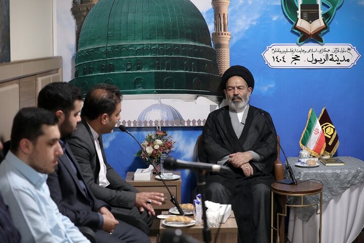 دیدار اعضای کاروان قرآنی نور با نماینده ولی‌‎فقیه در امور حج و زیارت