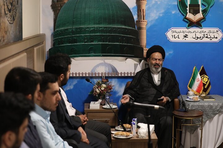 دیدار اعضای کاروان قرآنی نور با نماینده ولی‌‎فقیه در امور حج و زیارت