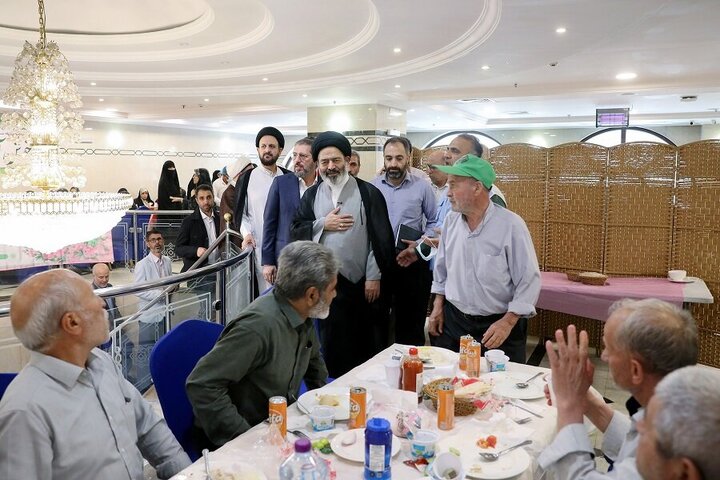 Photos: Representative of Supreme Leader for Hajj and Pilgrimage Affairs visits Iranian pilgrims' hotel