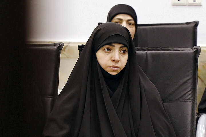 Photos: Daughter of martyr Sayyed Hasan Nasrallah meets with Ayatollah Saeedi