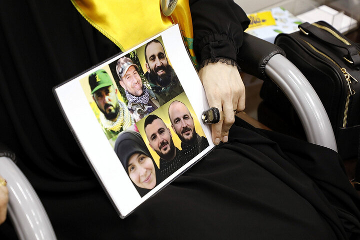 Photos: Daughter of martyr Sayyed Hasan Nasrallah meets with Ayatollah Saeedi