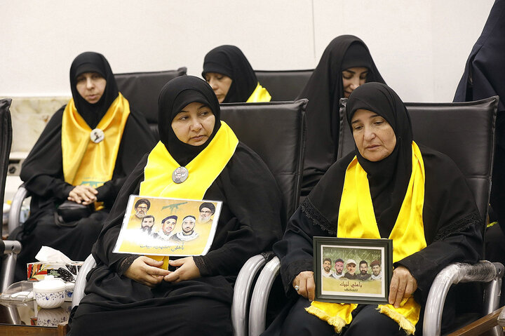 Photos: Daughter of martyr Sayyed Hasan Nasrallah meets with Ayatollah Saeedi